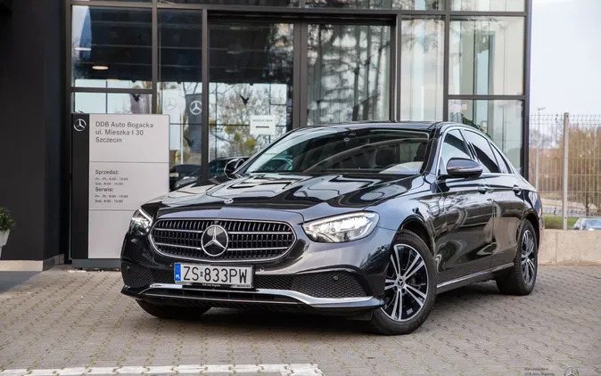 samochody osobowe Mercedes-Benz Klasa E cena 229900 przebieg: 46619, rok produkcji 2022 z Krosno